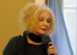 Prof. Maria Szyszkowska o wojnie polsko-polskiej, sztucznej inteligencji, uzależniających używkach oraz… życzenia świąteczno-noworoczne!